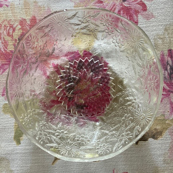 Vintage Pressed Clear Glass Round Bowel 7.5” - Picture 2 of 4